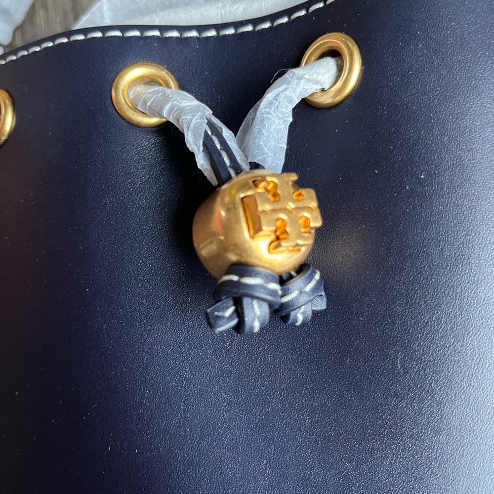 Tory Burch T Monogram Leather Bucket Bag / Midnight - Picture 3 of 8